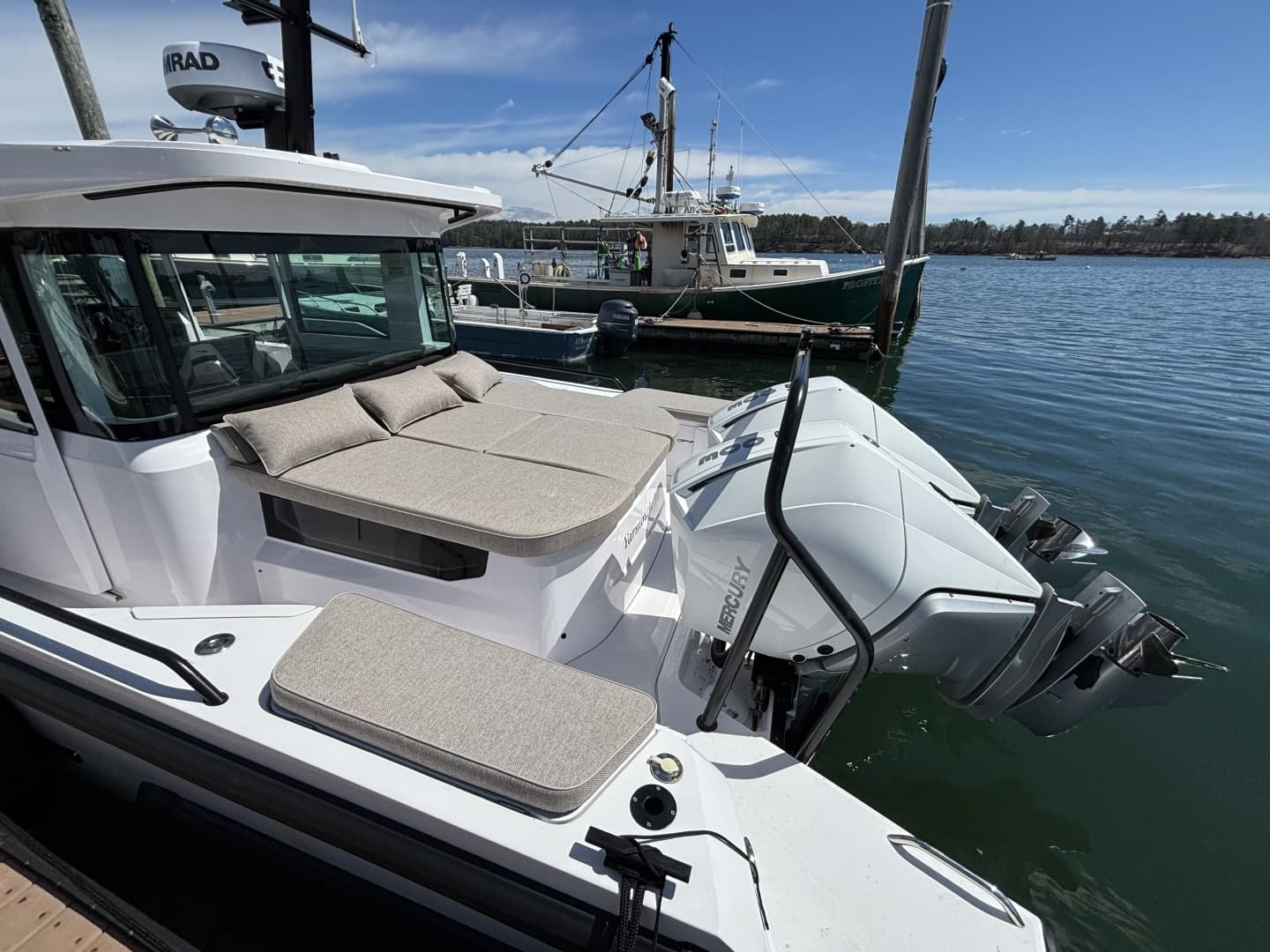 2023 Axopar 37XC Cross Cabin - Image 13