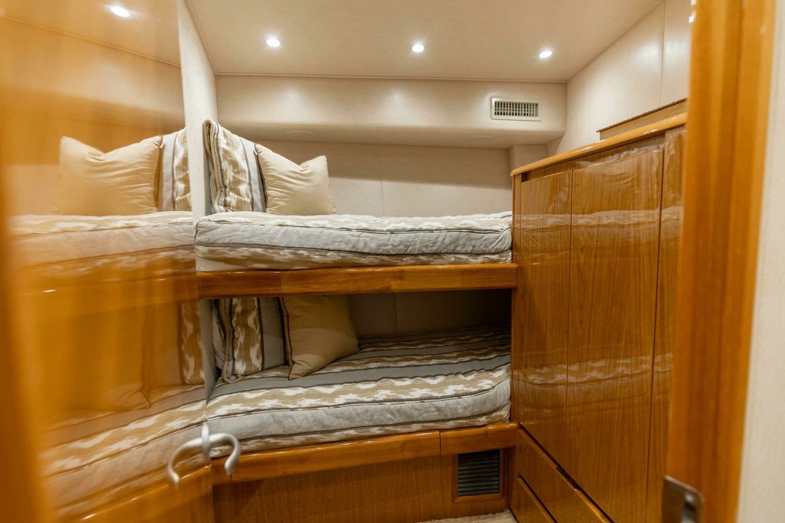 2013 Viking 76 Convertible - Image 50