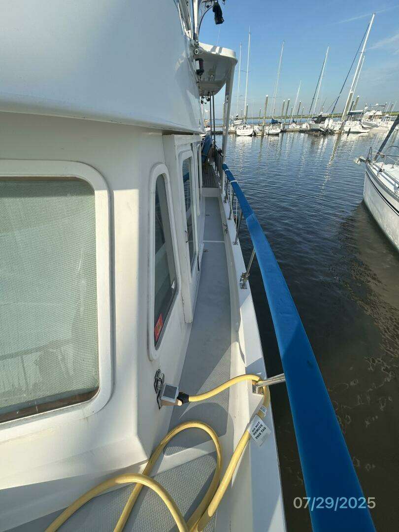 1989 DeFever Offshore Cruiser - Image 11