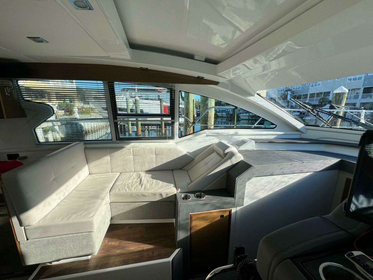 2018 Cruisers Yachts 42 Cantius - Image 15