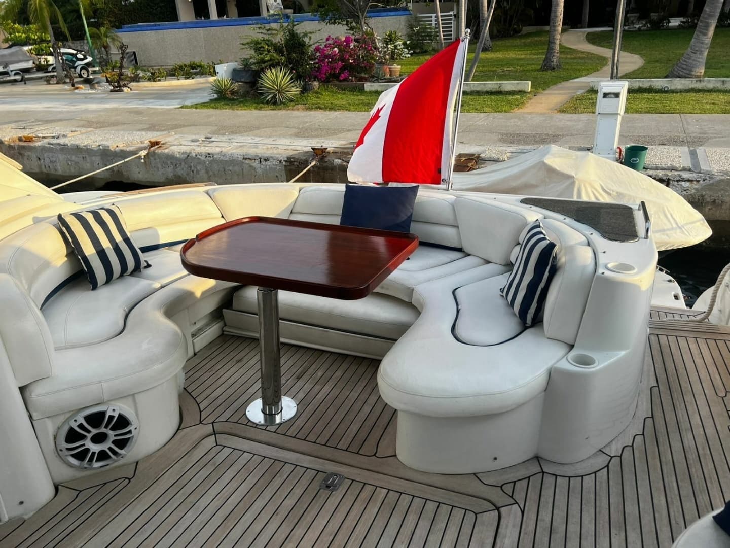 2006 Cruisers Yachts Express 560 - Image 12