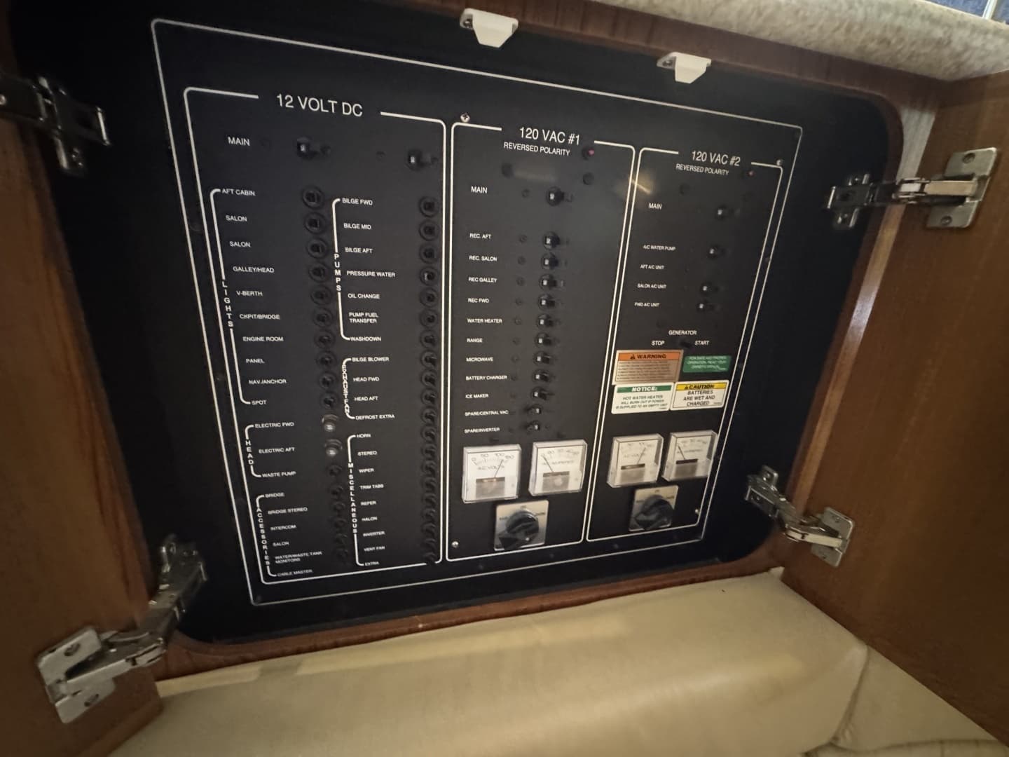 1999 Carver 406 Aft Cabin Motor Yacht - Image 27