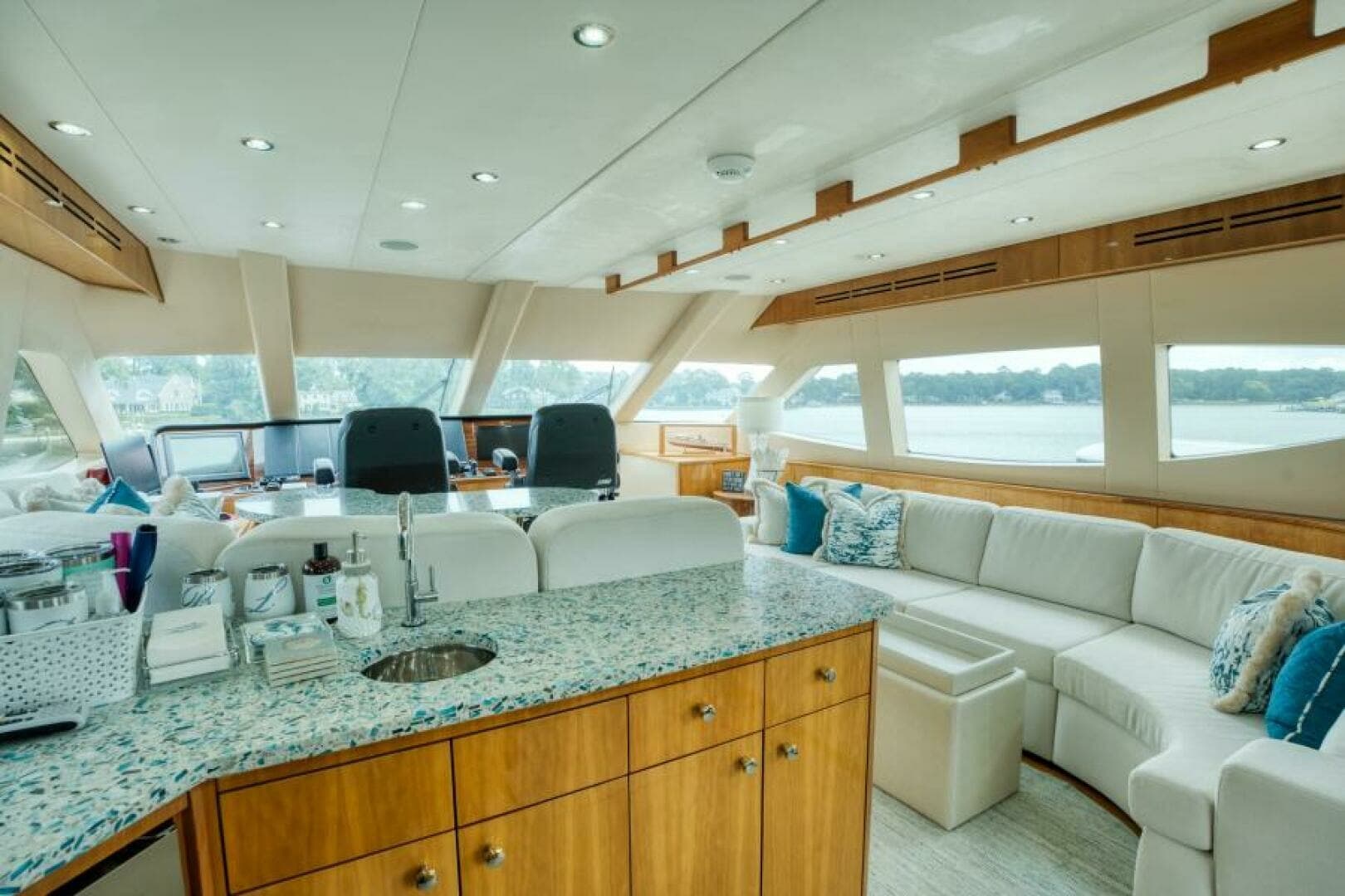 2007 Hatteras 80 Enclosed Bridge - Image 57