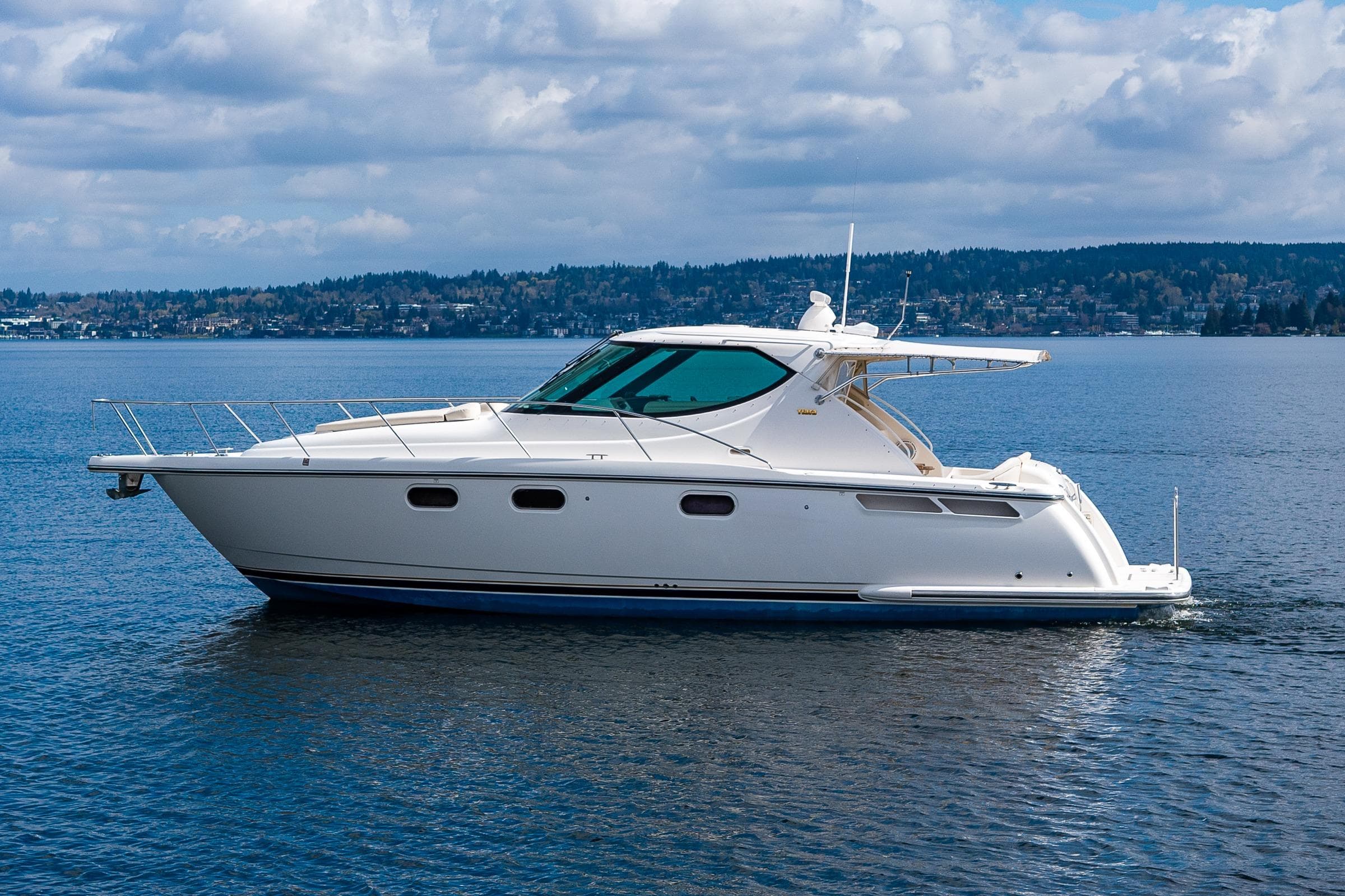 2007 Tiara Yachts 3900 Sovran cruising on a calm lake under a cloudy sky.