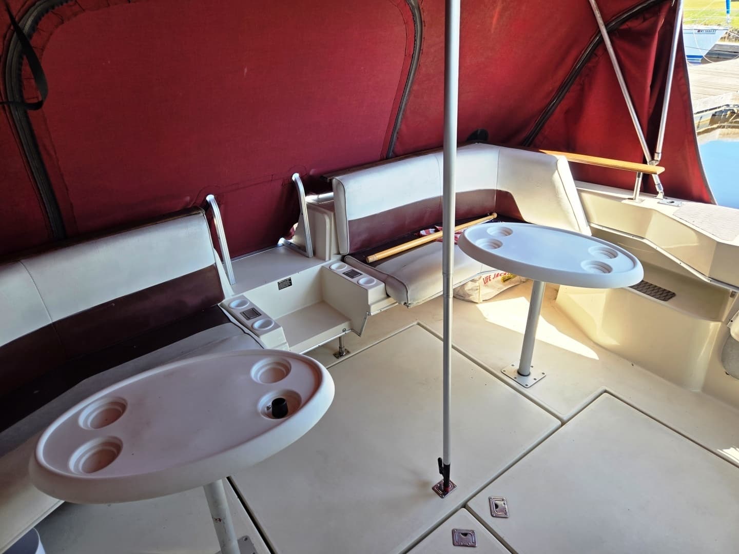 1984 Cruisers Yachts Ultra Vee 336 - Image 7