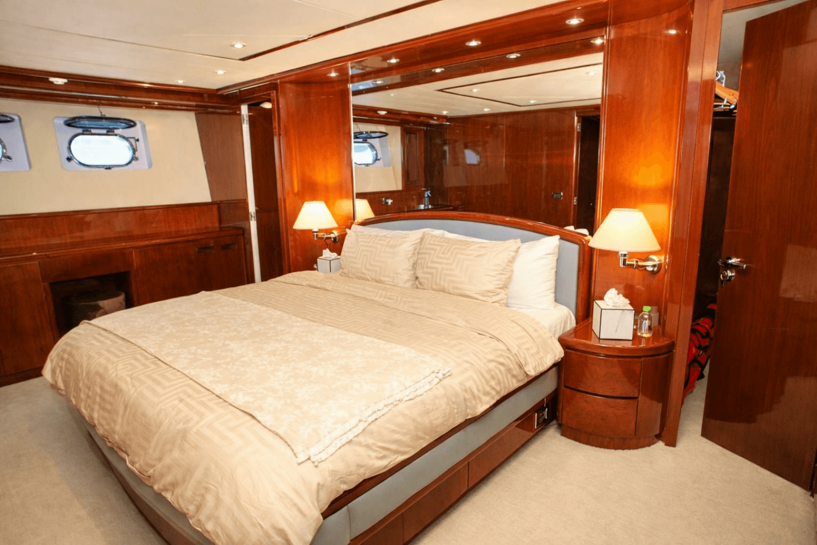 2005 Falcon Falcon 102 Flybridge - Image 15