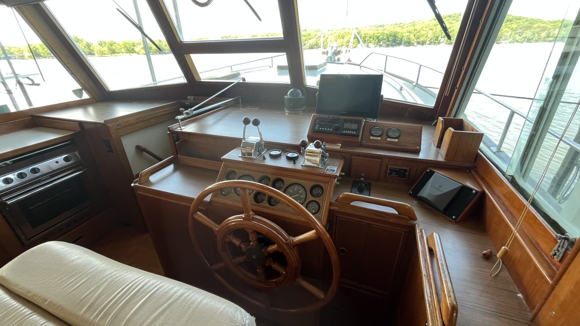 1987 Grand Banks 49 Motor Yacht - Image 32