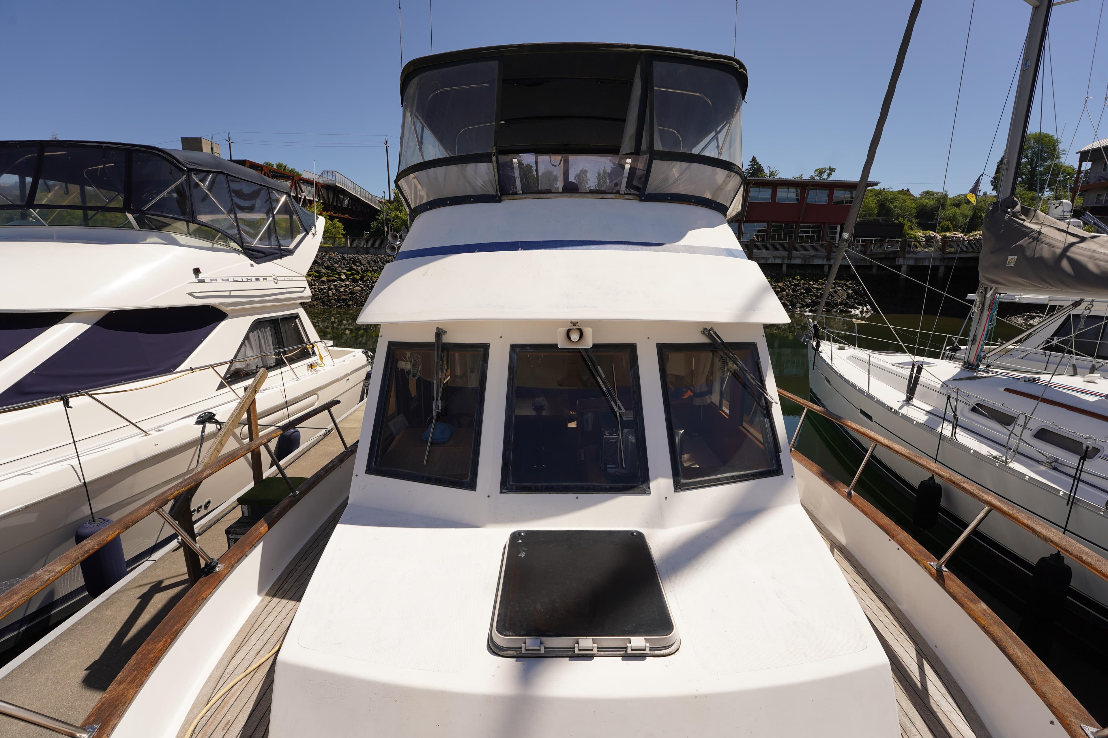 1986 Ocean Alexander 40 Double Cabin yacht docked between other boats.