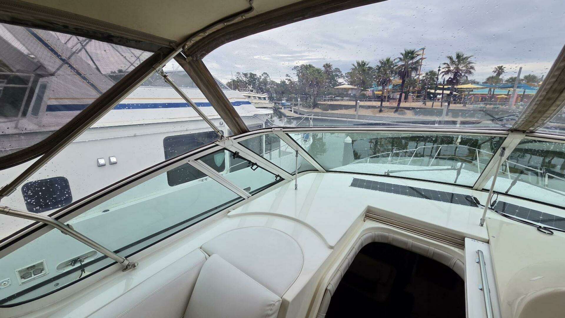 2000 Cruisers Yachts 4450 Express Motor Yacht - Image 28
