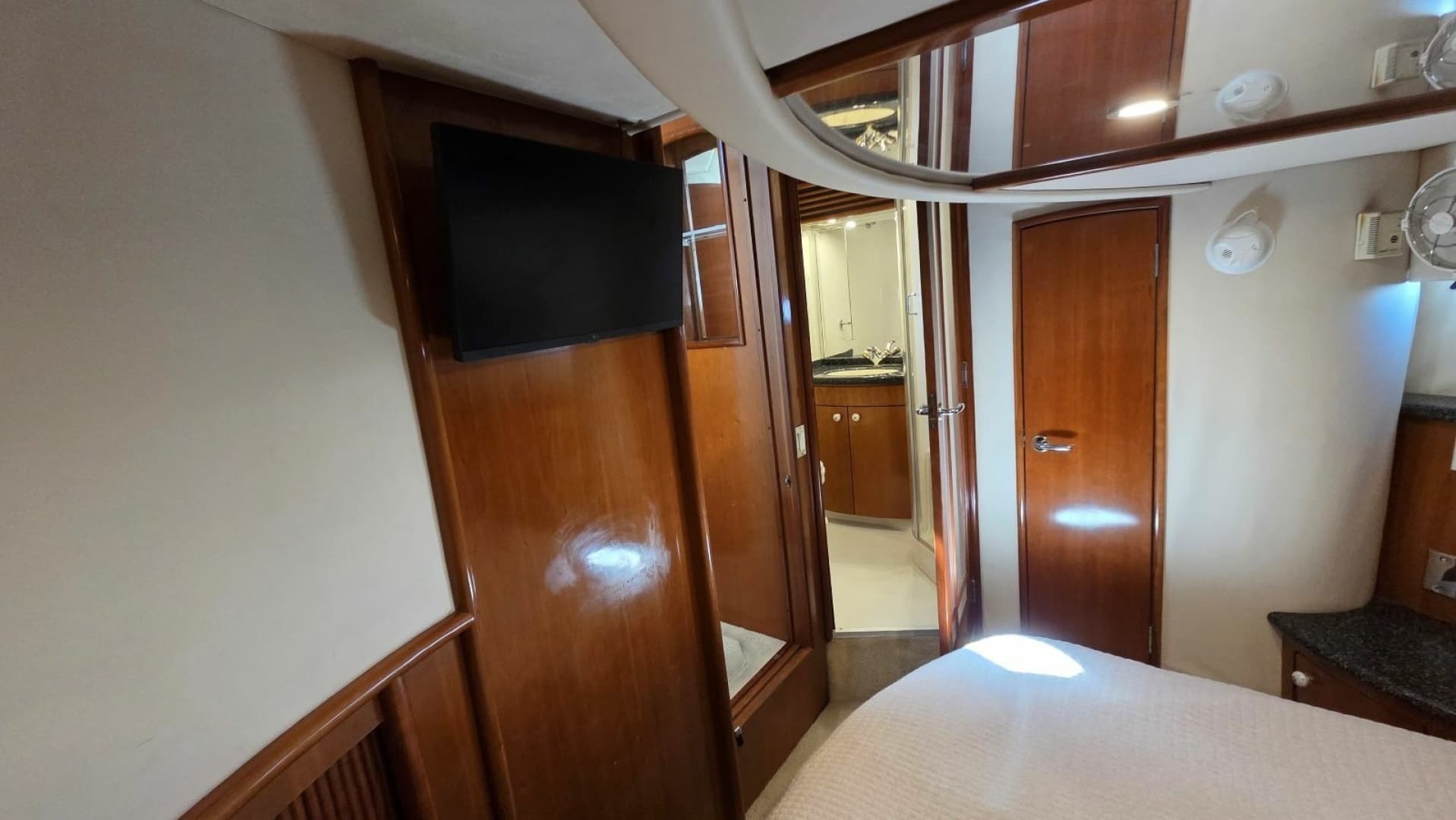 2000 Carver 450 Voyager Pilothouse - Image 31