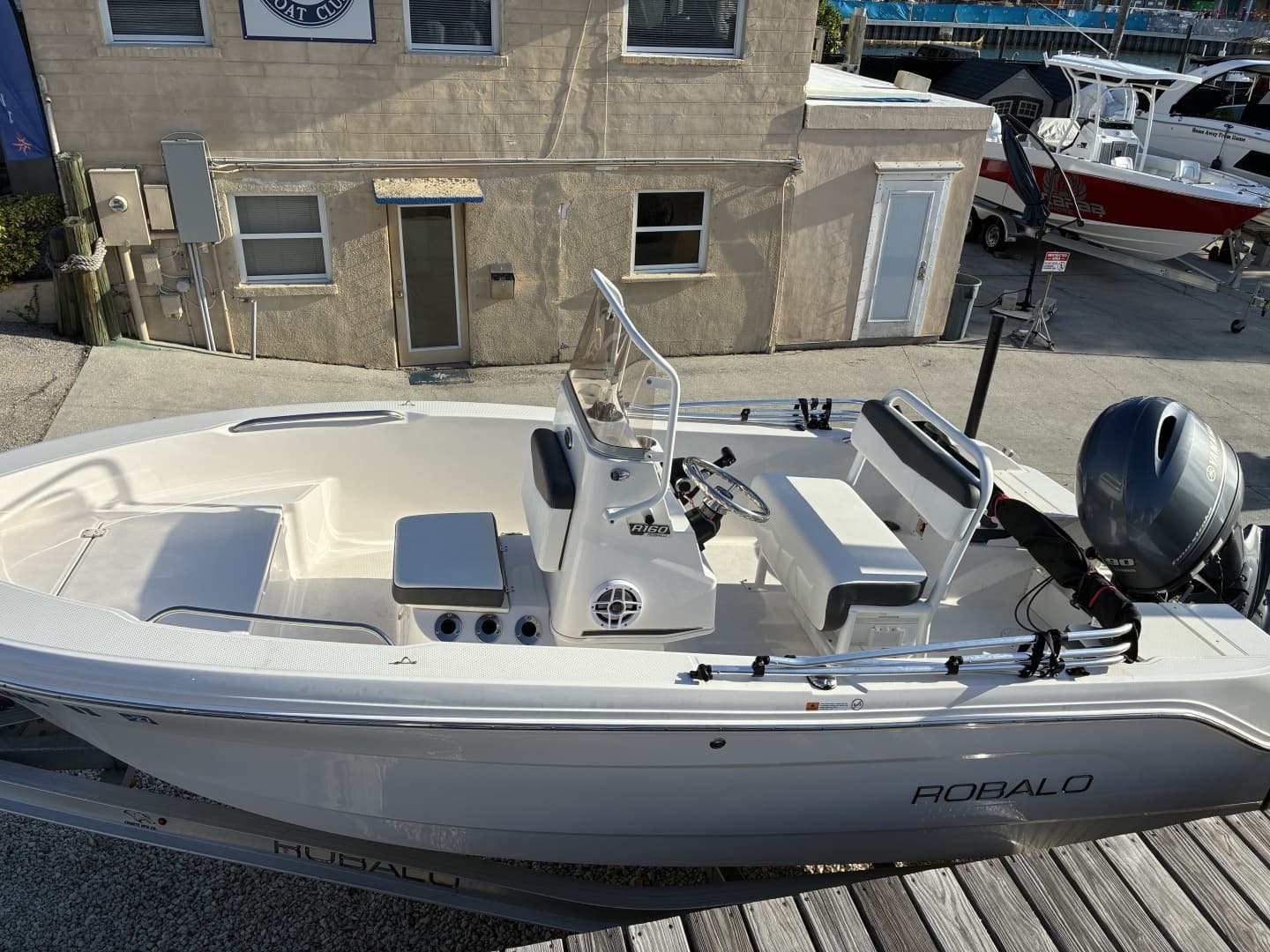2025 Robalo R160 Center Console - Image 5