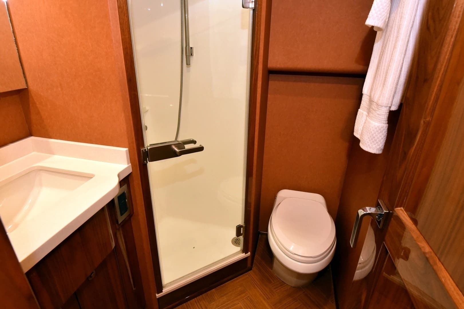 2019 Viking 80 Skybridge - Image 54