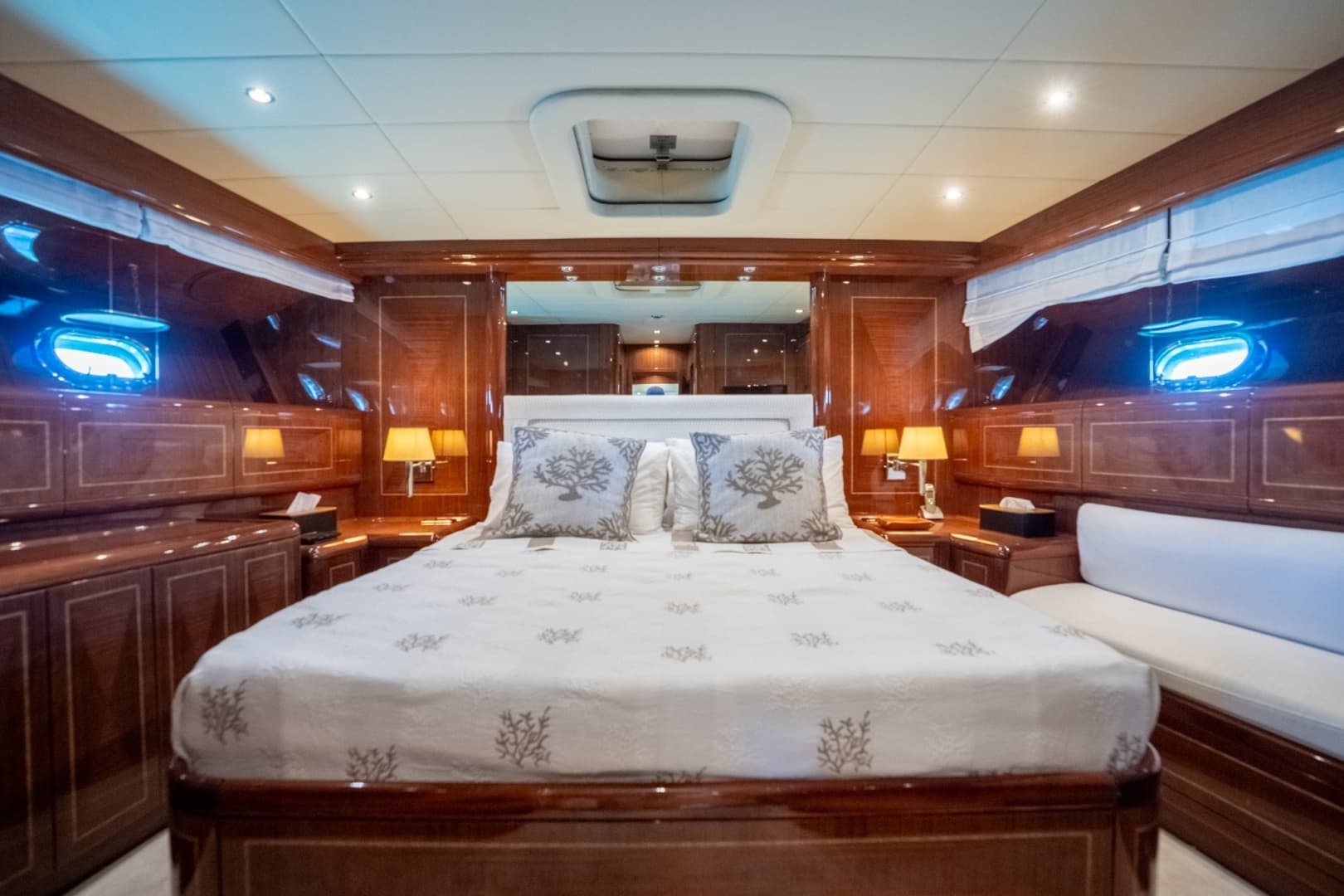 2004 Mangusta 72 - Image 31
