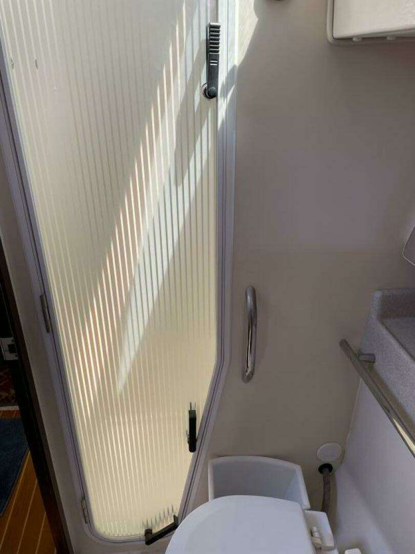 2005 Catalina 470 - Image 32
