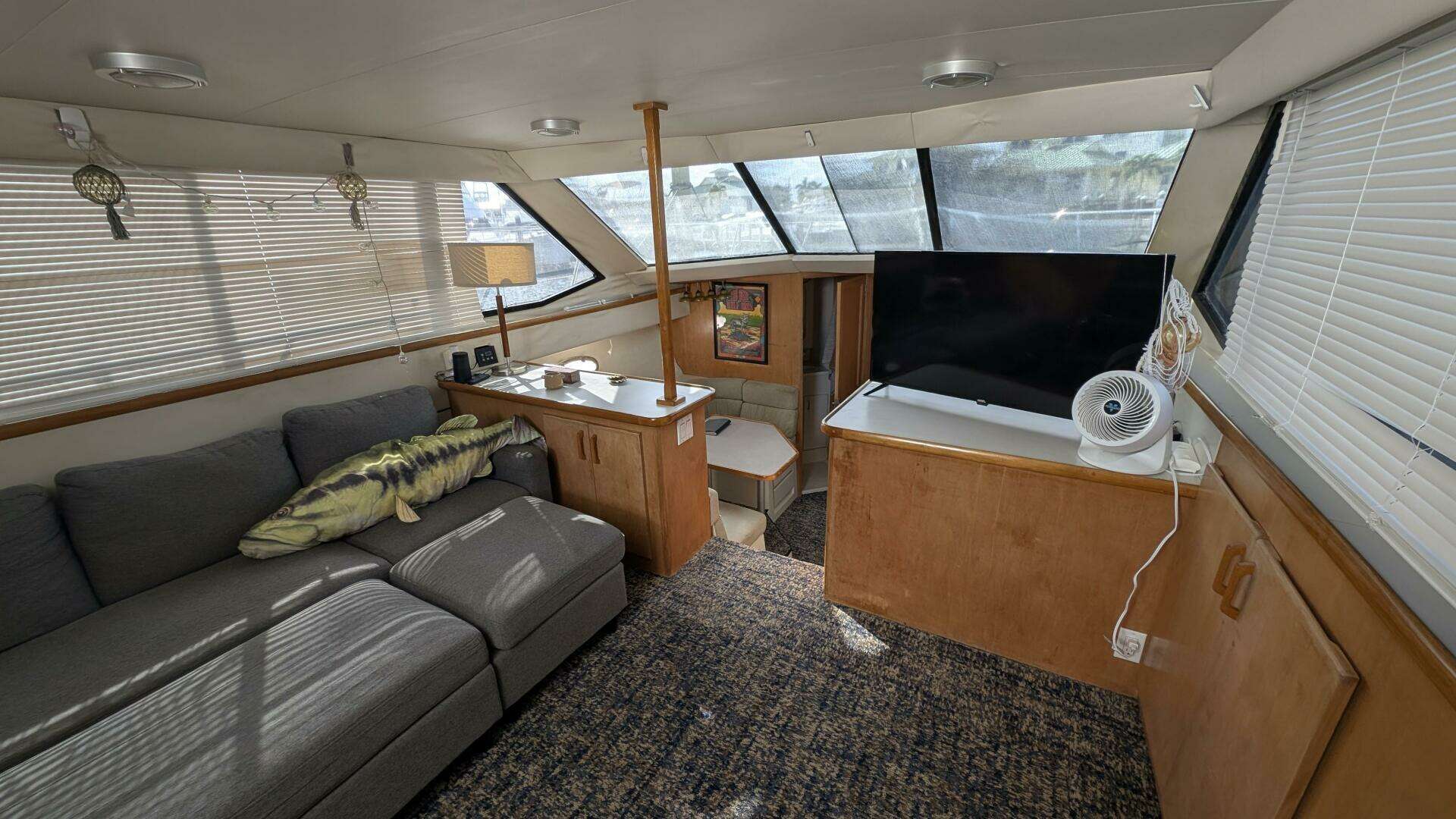 1994 Carver 370 AFT CABIN - Image 22