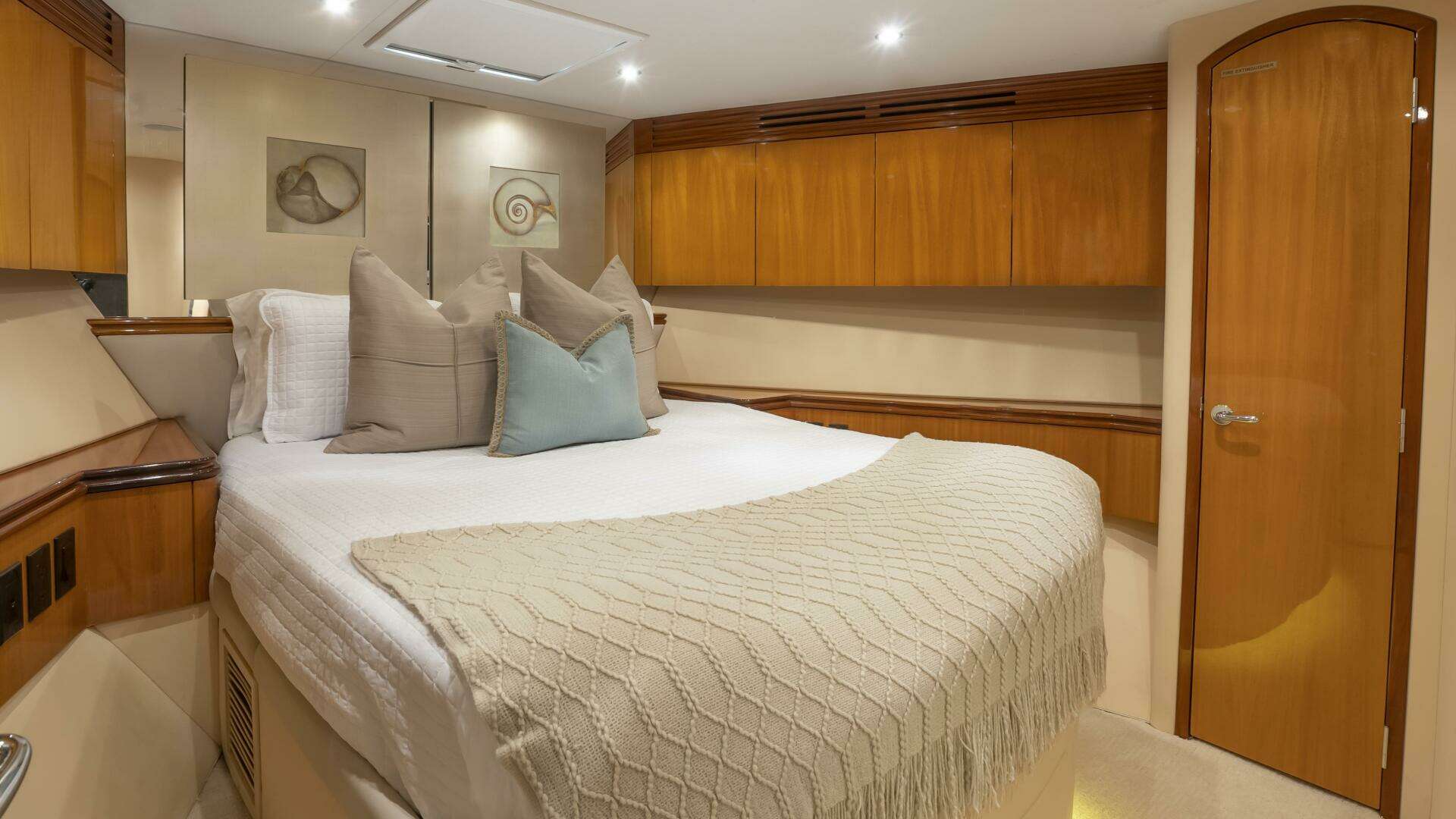 2007 Hatteras 80 - Image 57