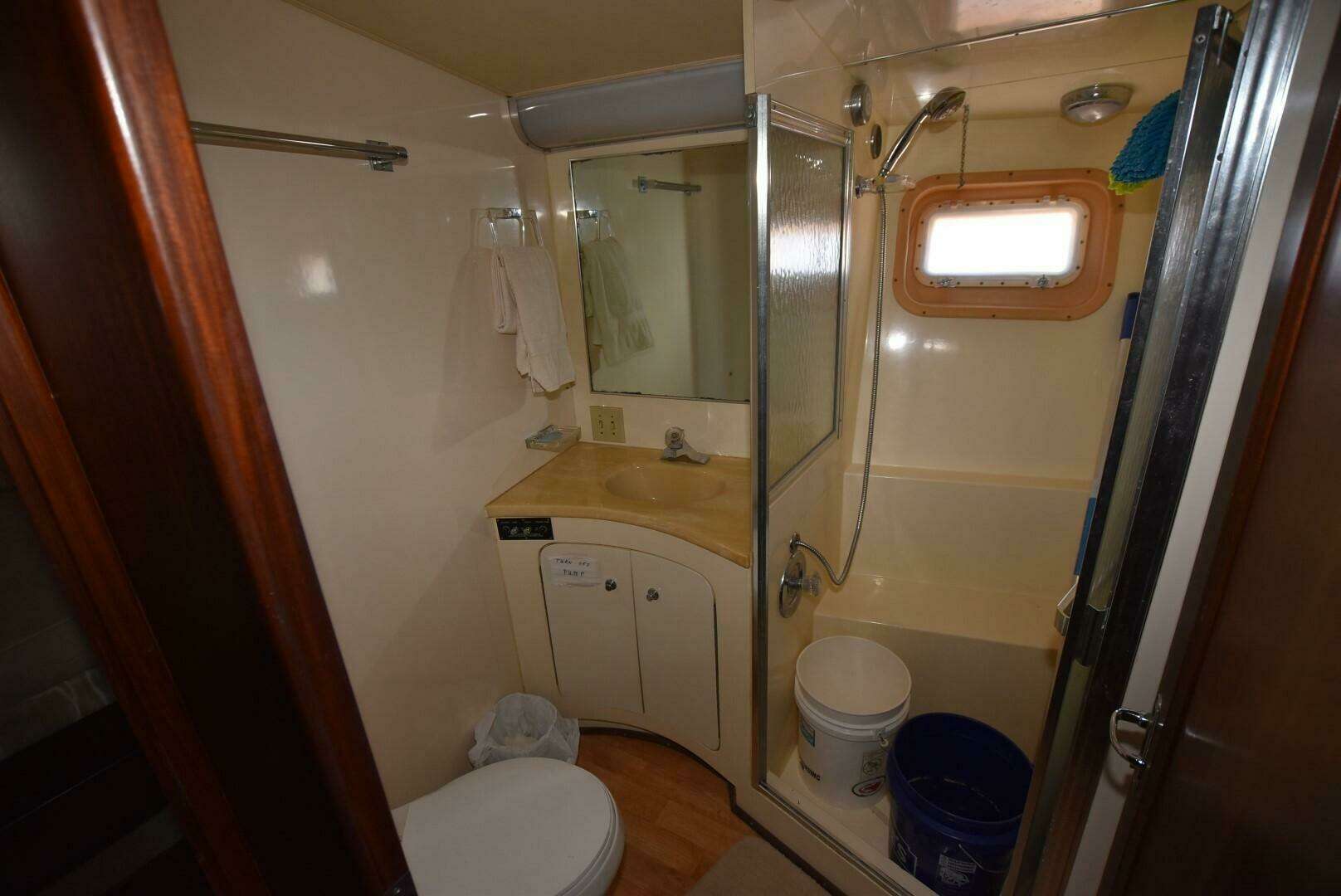 1988 Hatteras 48 Convertible - Image 9