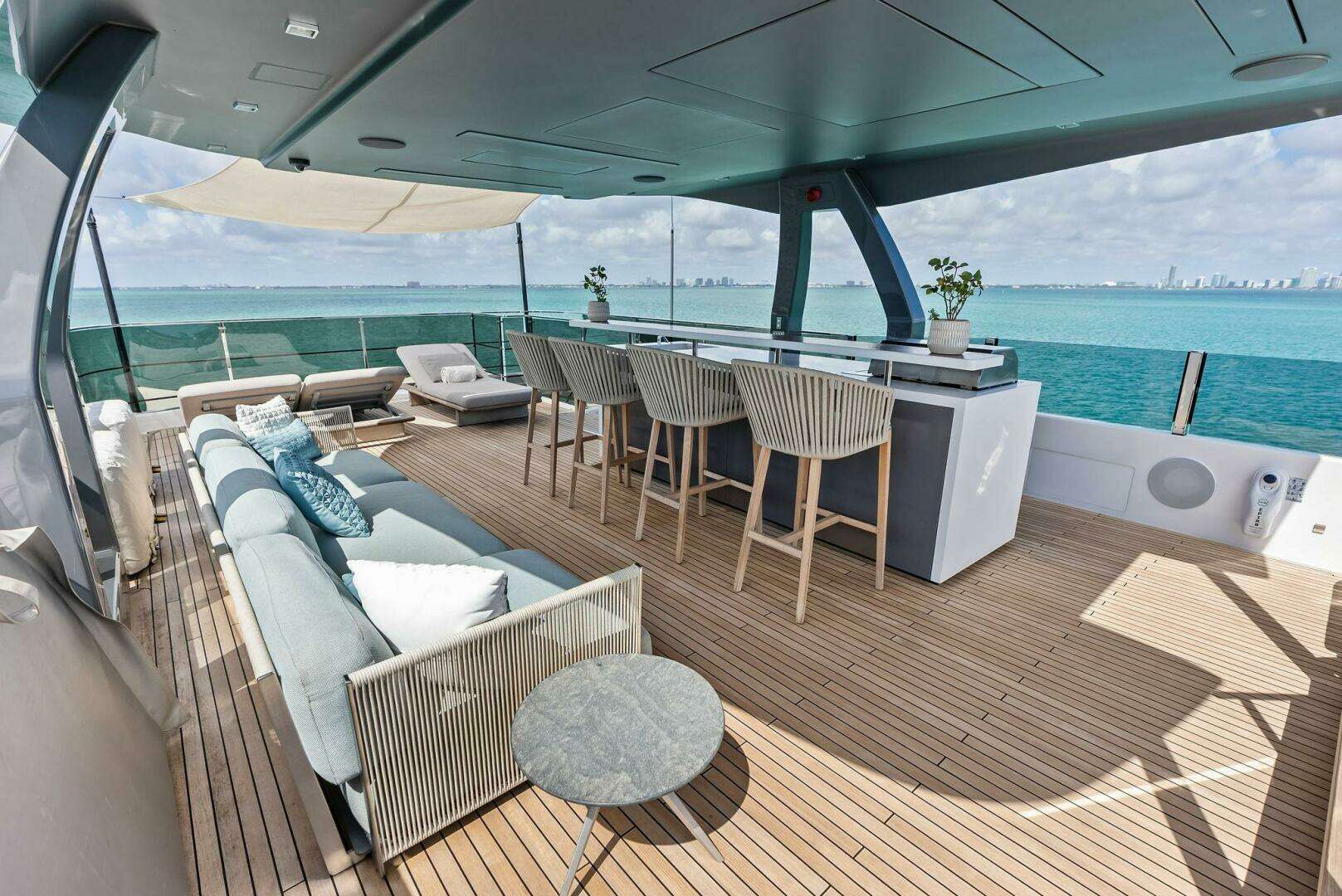 2023 Custom Line 33 Navetta - Image 9