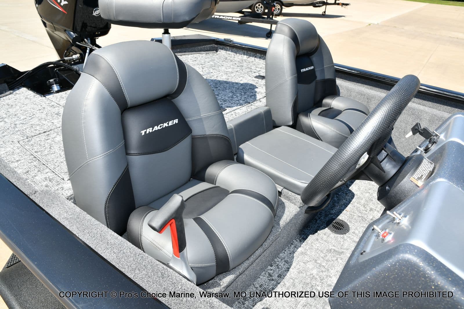 2026 Tracker Pro Team 175 w/Vinyl Floors - 29