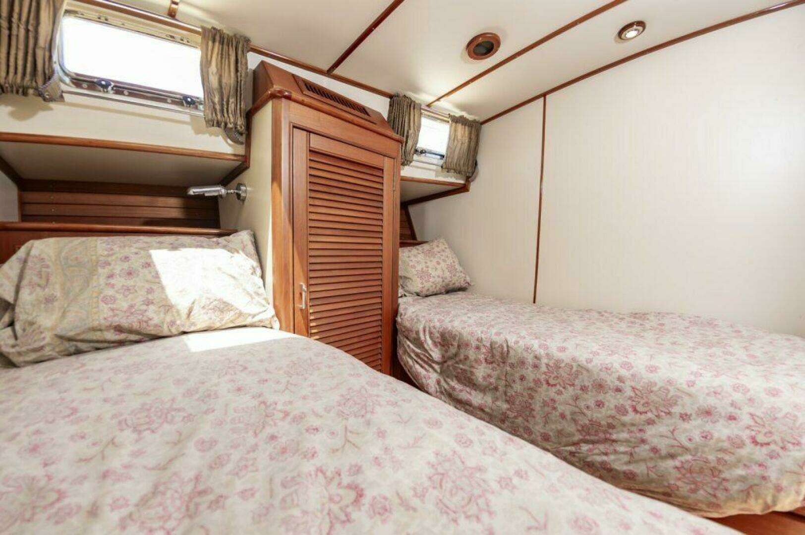 2005 Grand Banks 49 Eastbay SX w/Side Door - Image 38
