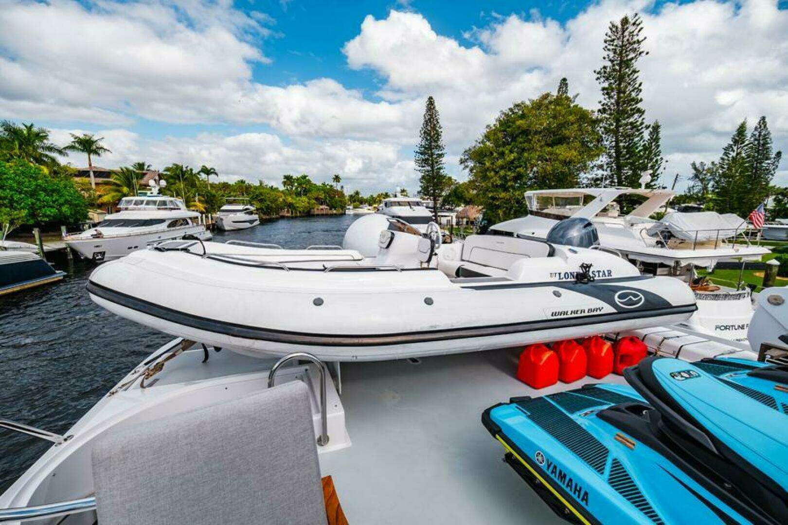 1995 Hatteras Flybridge Motor Yacht - Image 80