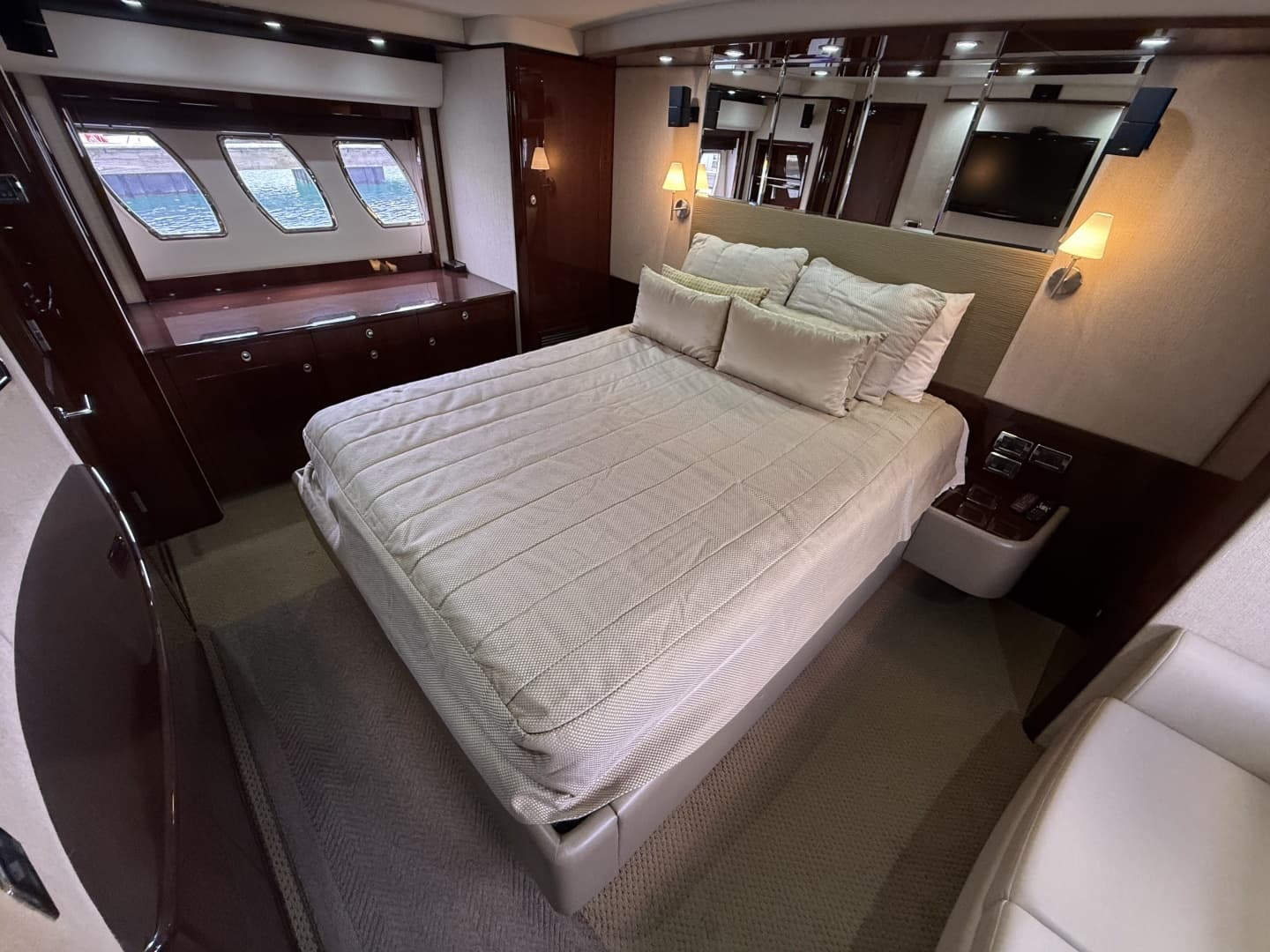 2009 Sea Ray 60 Sundancer - Image 5