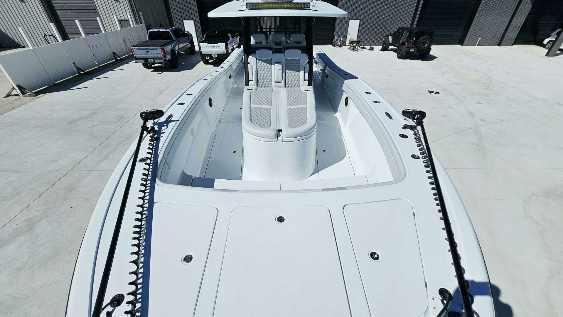 2025 Costa Custom 34SV - Image 10