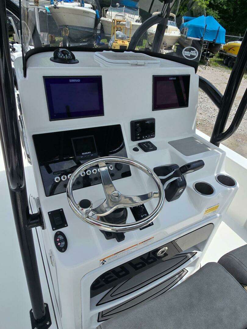 2023 Sea Pro 248 Bay - Image 9