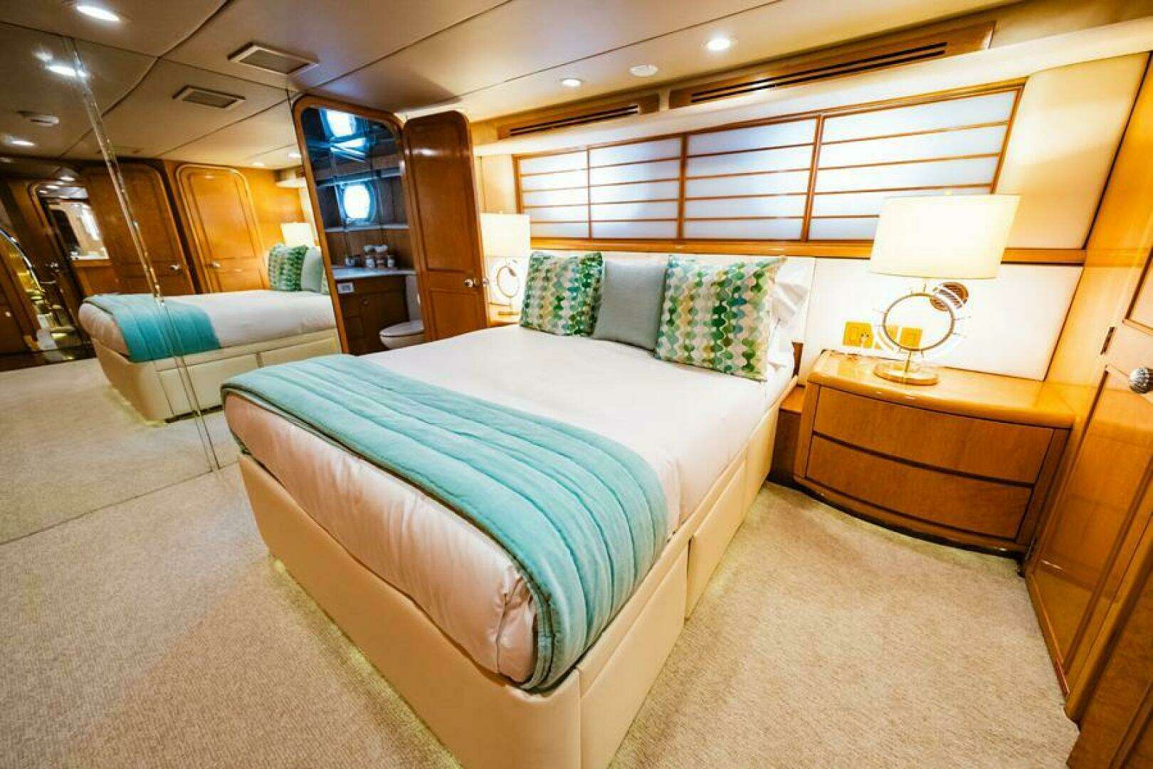 1995 Hatteras Flybridge Motor Yacht - Image 24