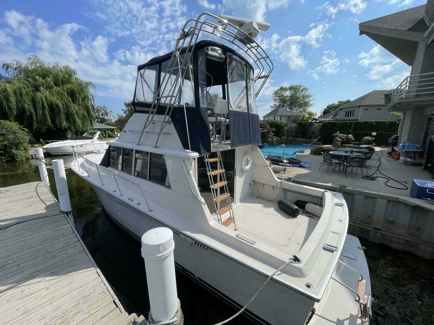 1989 Silverton 37 Convertible - Image 5