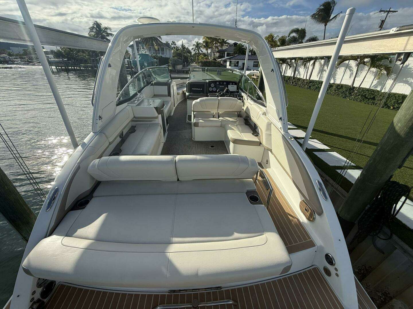 2016 Formula 330 Crossover Bowrider - Image 22