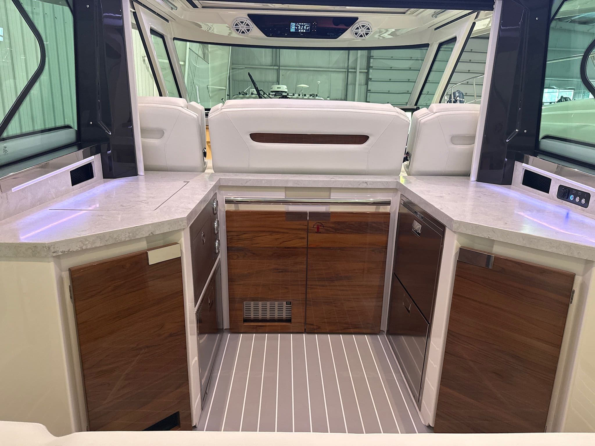 2024 Tiara Yachts 48 LS - 49