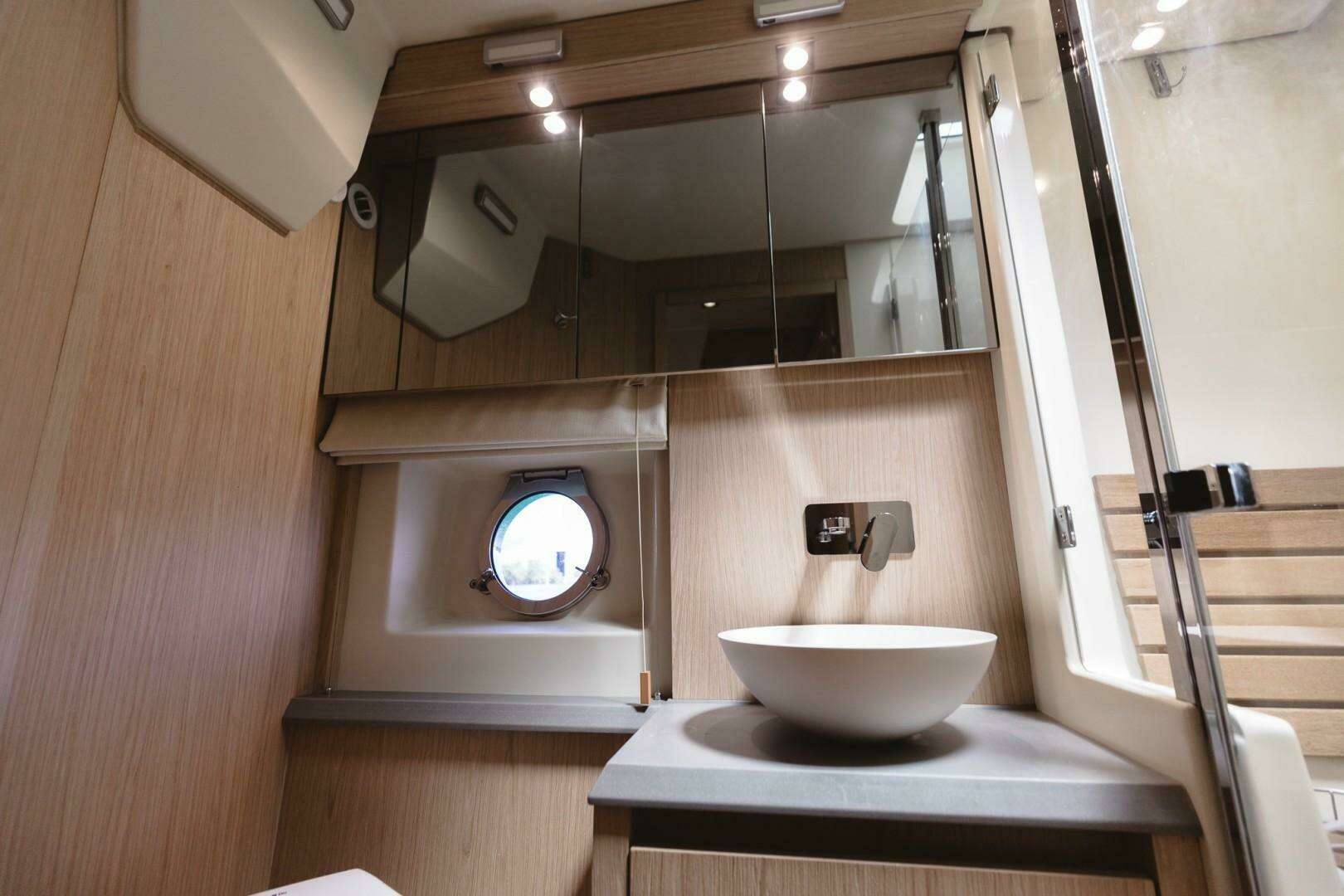 2015 Beneteau Monte Carlo 5 - Image 22
