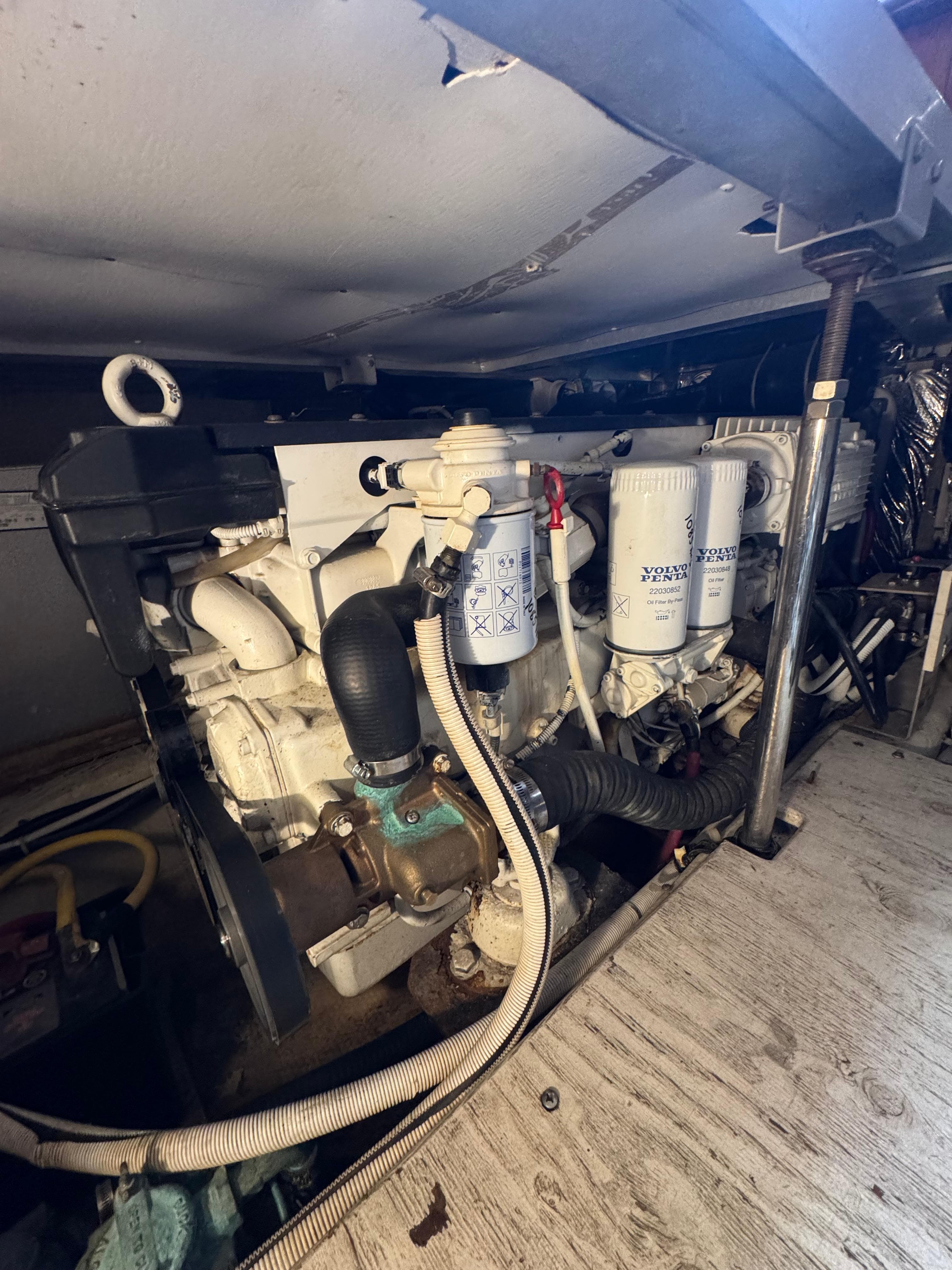 2005 Carver 41 Cockpit Motor Yacht - 35