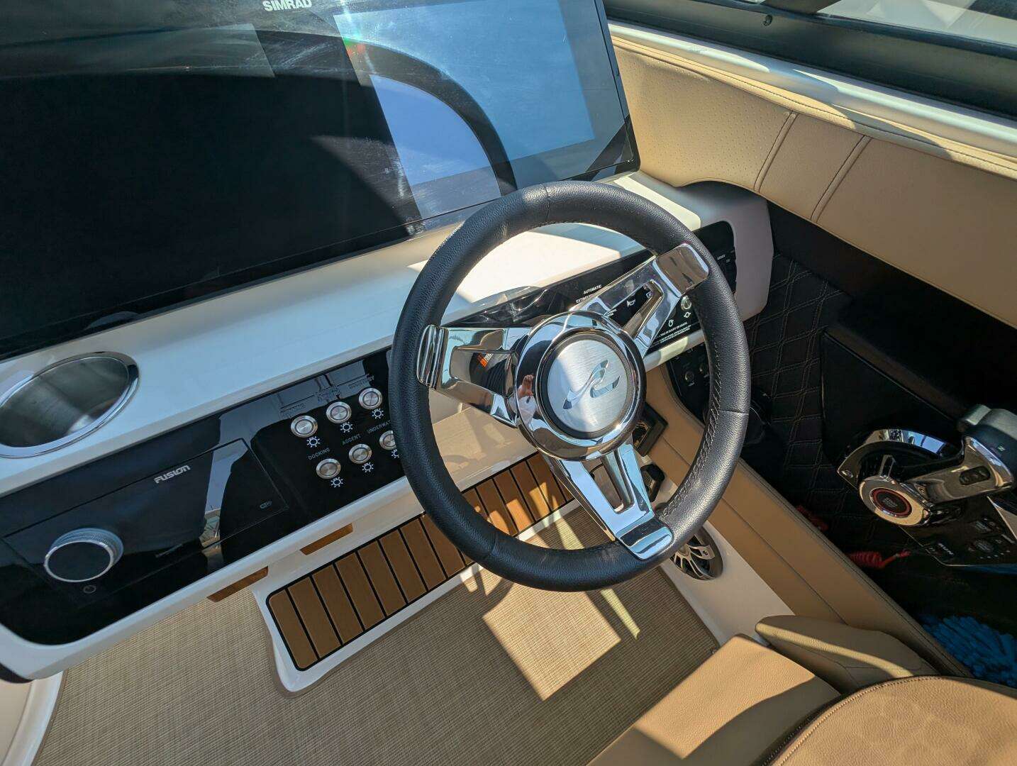 2023 Sea Ray 280 SLX - Image 16