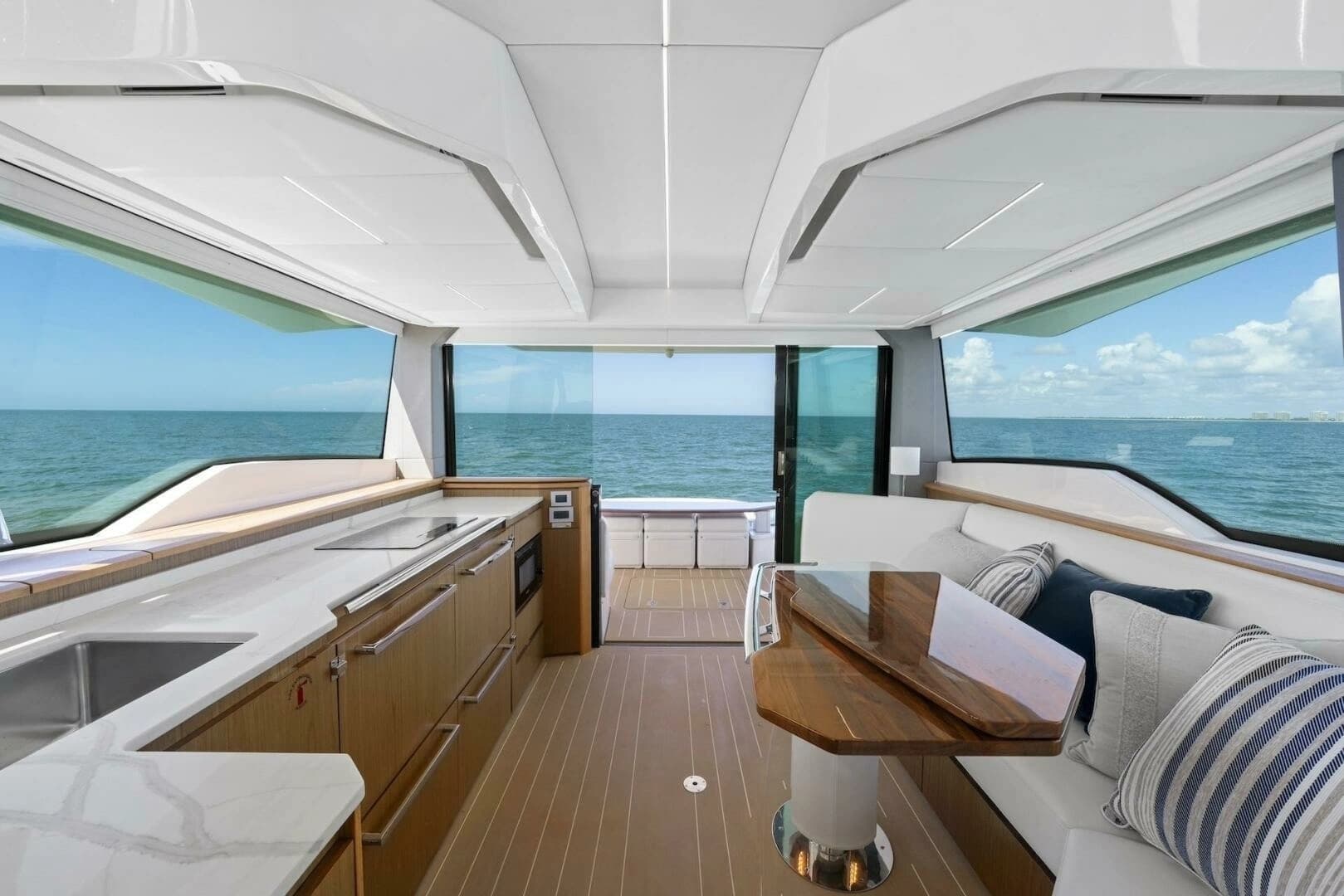 2023 Tiara Yachts EX 60 - Image 32