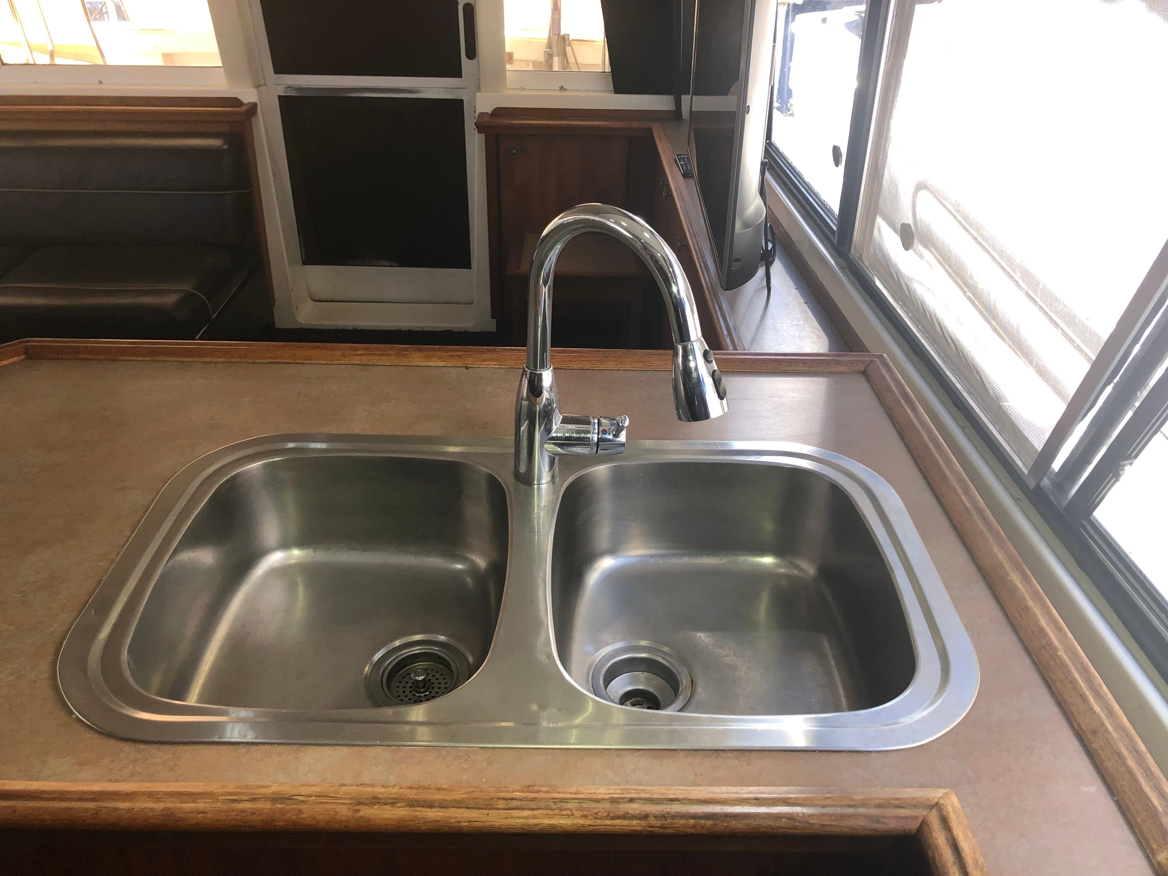 Stainless steel double sink in 1996 Bayliner 4788 Pilot House Motoryacht kitchen area.