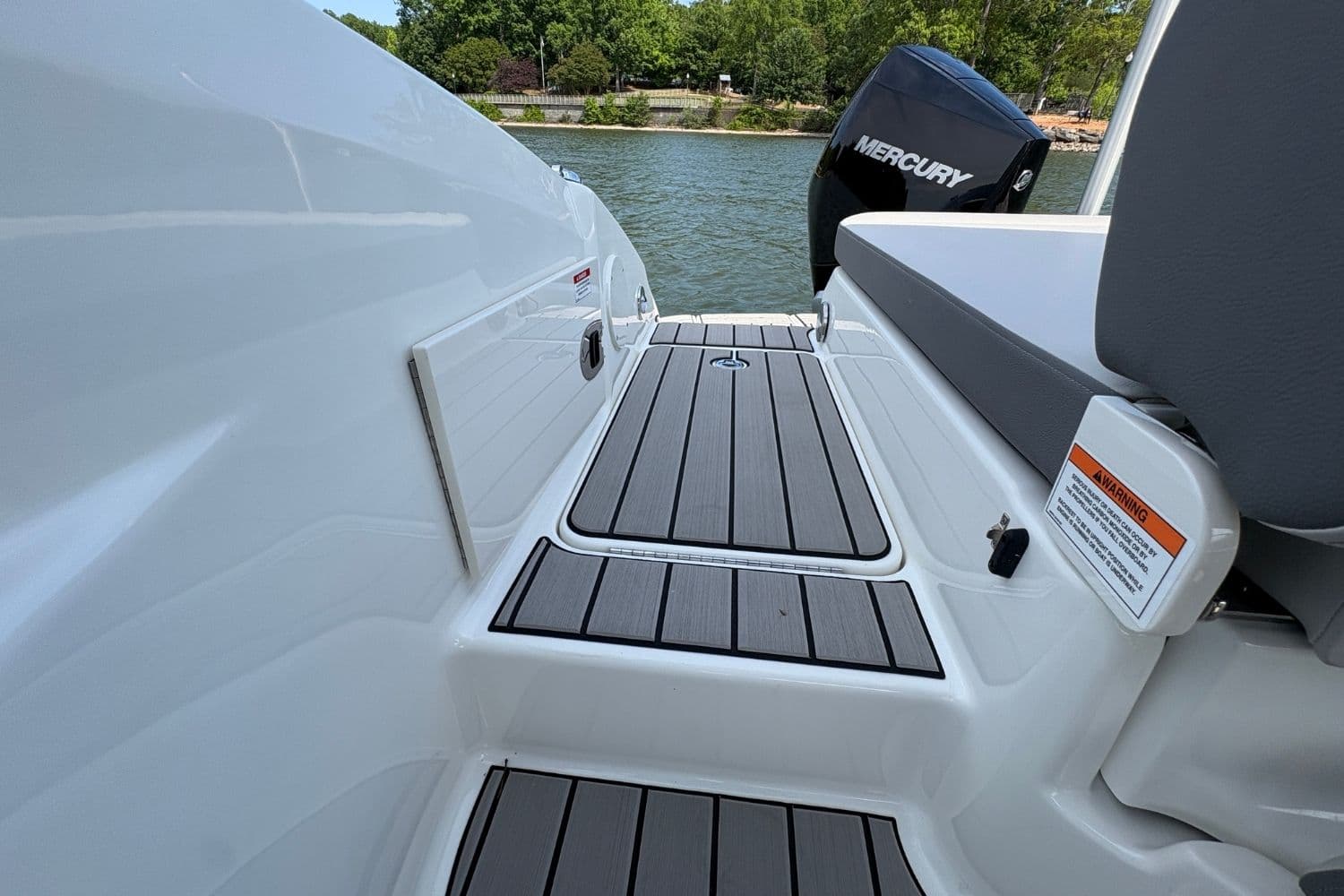 2026 Sea Ray SDX 250 Outboard - 14