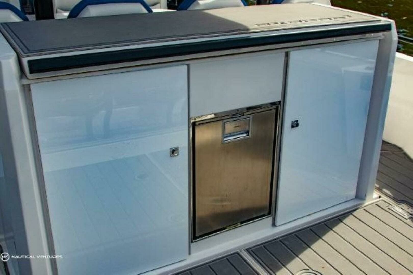2019 Axopar 37 Sun Top - Image 15