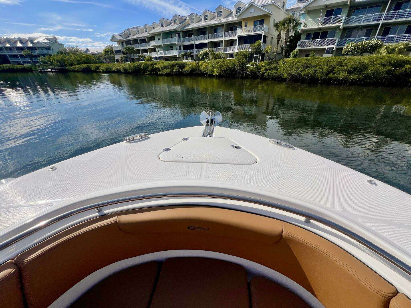 2025 Robalo R302 Center Console - Image 20
