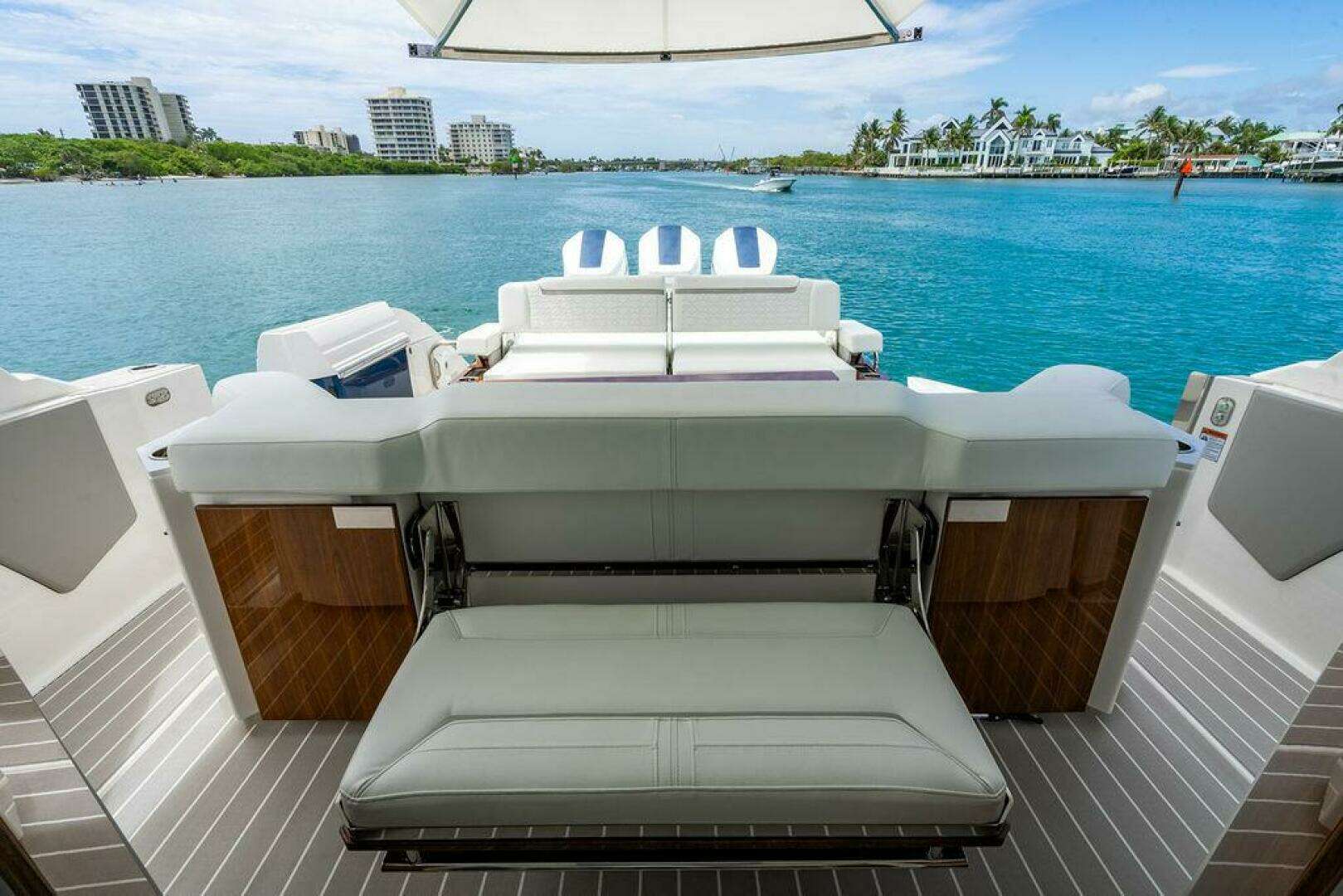 2025 Tiara Yachts 48 LS - Image 21