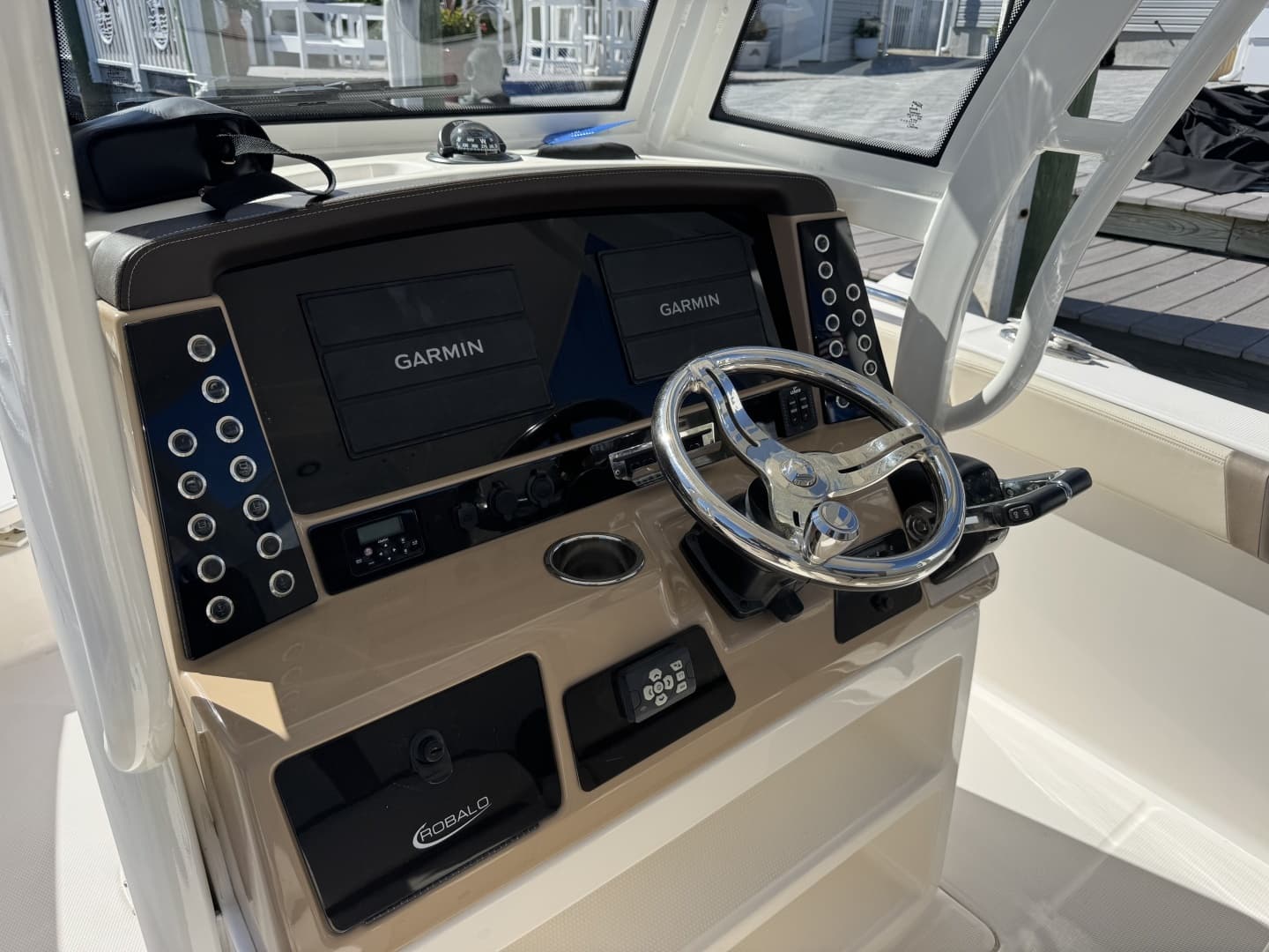 2020 Robalo R272 Center Console - Image 11