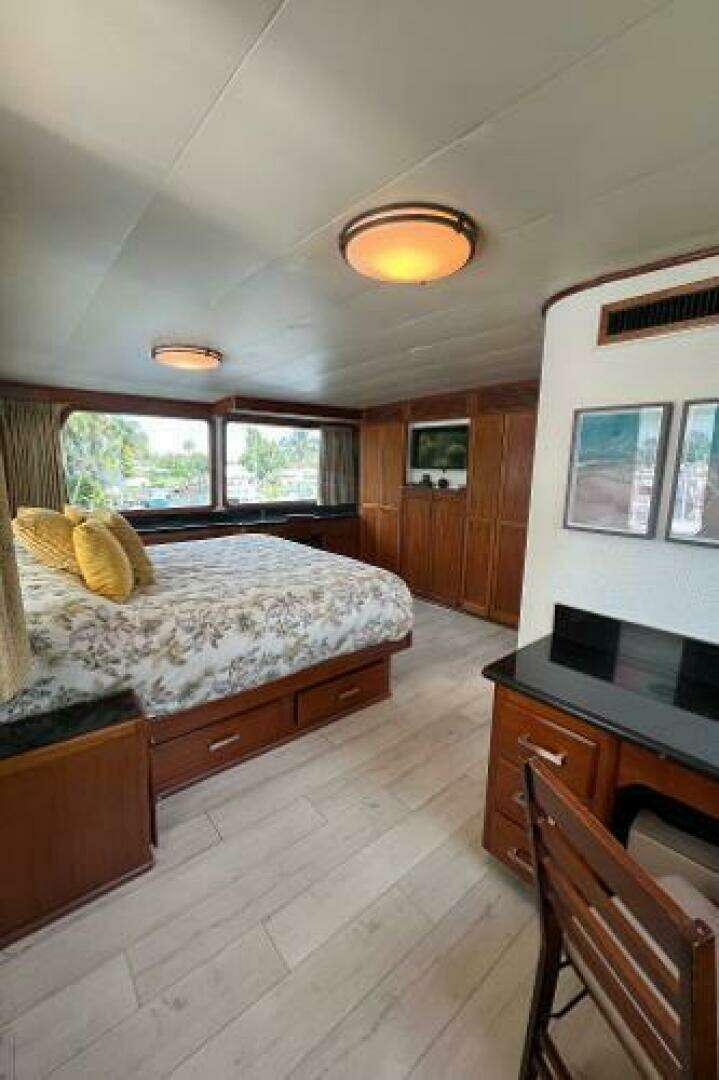 1983 Knight & Carver Custom Trideck - Image 21