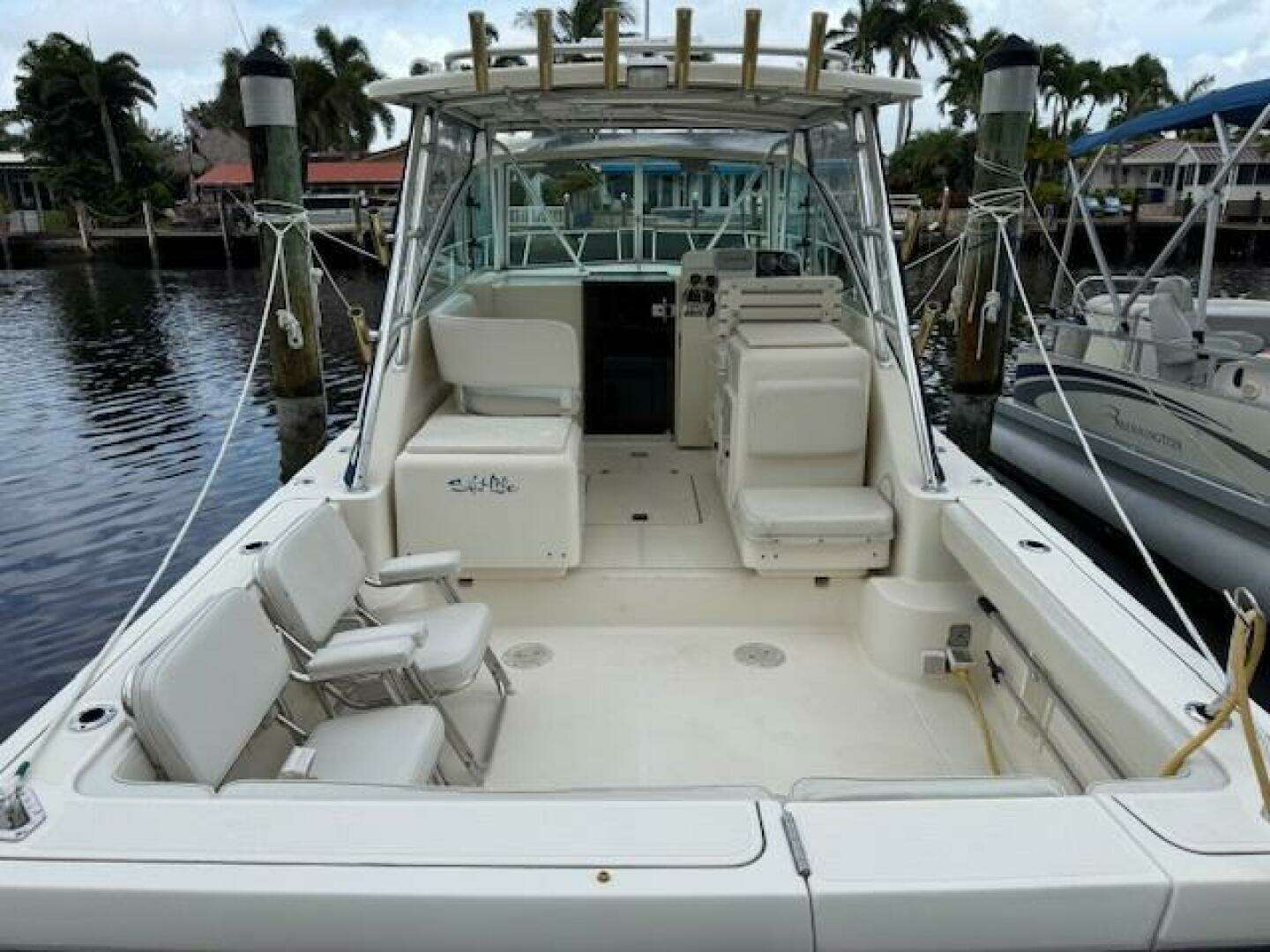 2002 Pursuit 3000 Express - Image 4