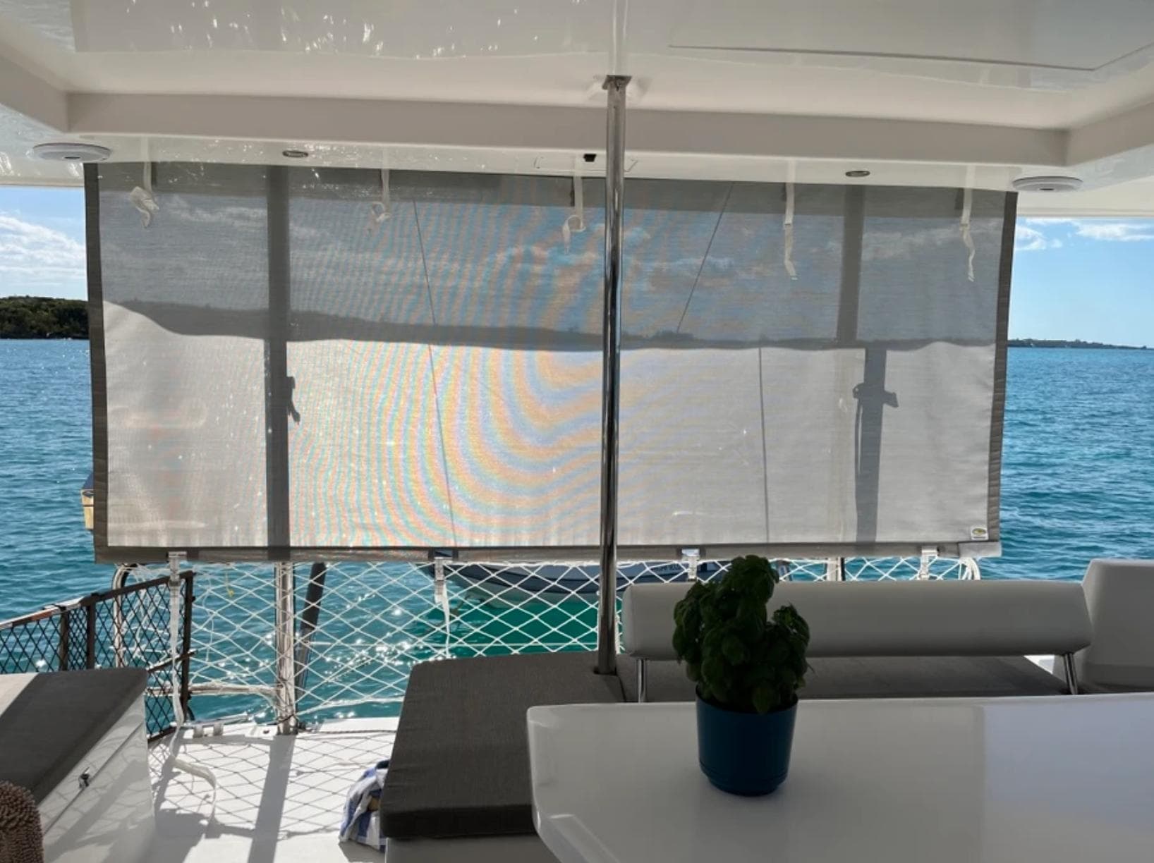 Leopard 40 Yacht 2018 with sunshade and ocean view.