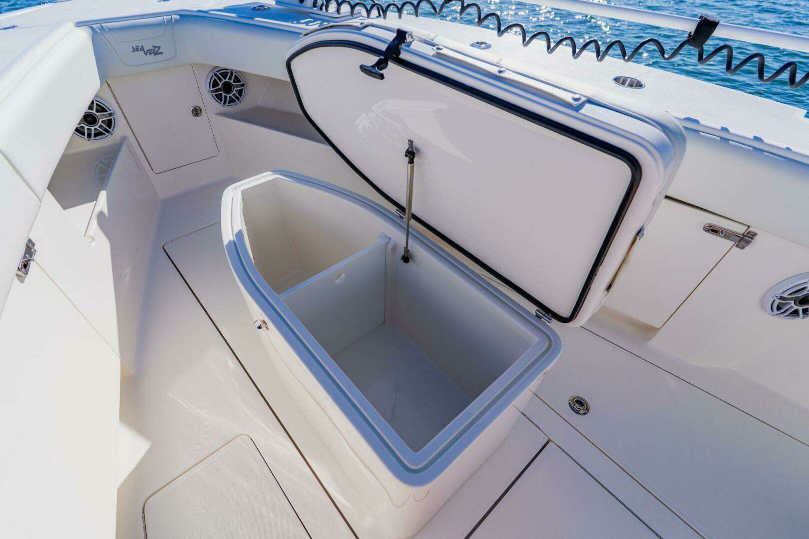 2025 SeaVee 370z - Image 15