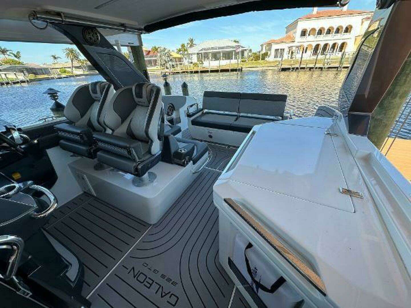 2022 Galeon 325 GTO - Image 60