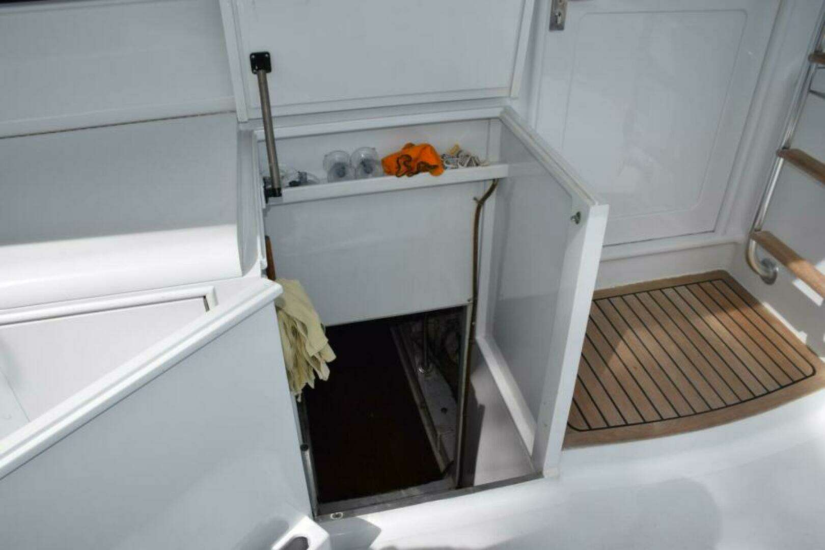 1990 Sunny Briggs Flybridge Sportfish - Image 42