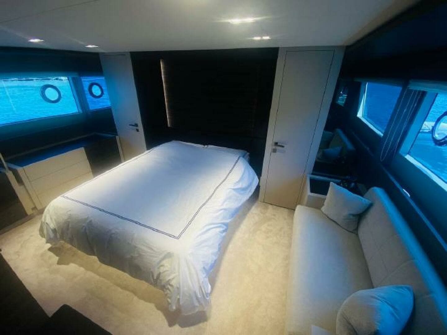 2020 Ferretti Yachts 670 - Image 6