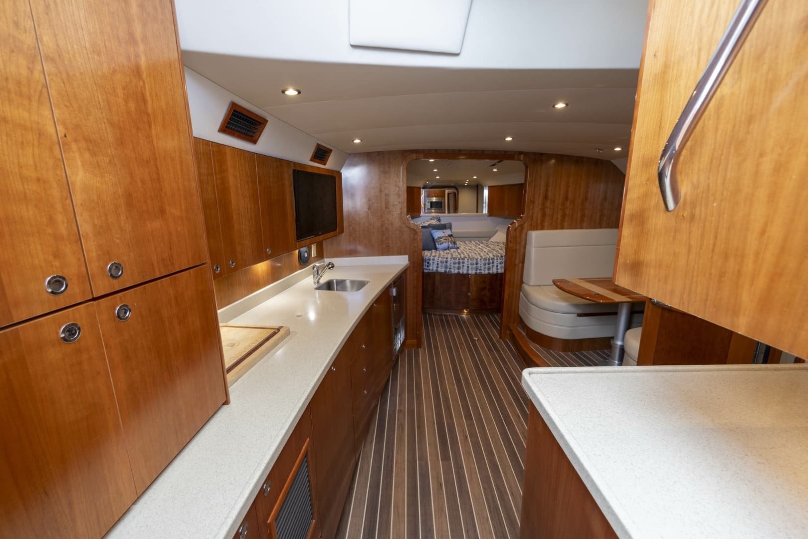 2019 Albemarle 410 Express Fisherman - Image 15